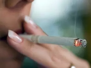 Пассивное курение негативно влияет на женскую фертильность